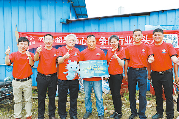 4、國(guó)務(wù)院特殊津貼專家、通威股份首席水產(chǎn)專家吳宗文為南昌養(yǎng)殖戶點(diǎn)贊.jpg