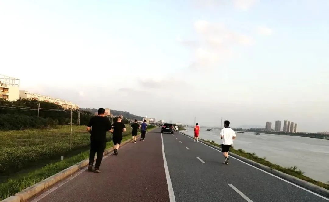 b7d7022250f39546f5ffa9344b384221.jpg b7d7022250f39546f5ffa9344b384221.jpg